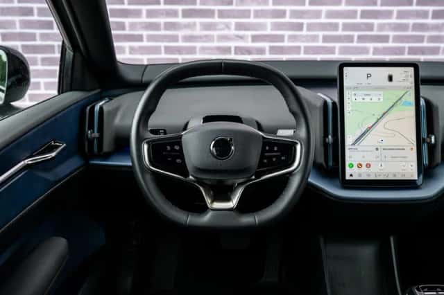 Volvo EX30 (2024) thumbnail 3