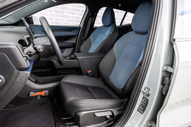 Volvo EX30 (2024) thumbnail 6