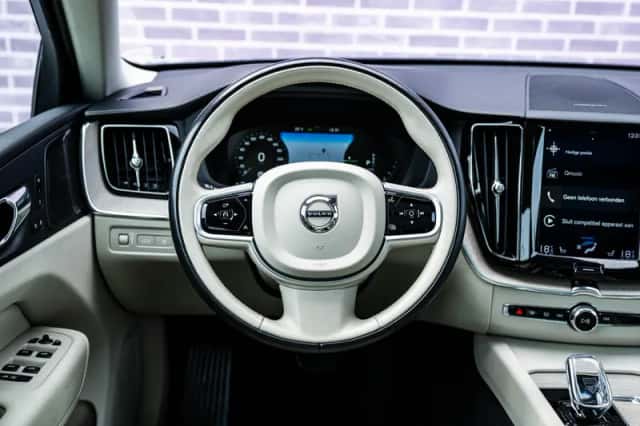 Volvo XC60 (2019) thumbnail 4