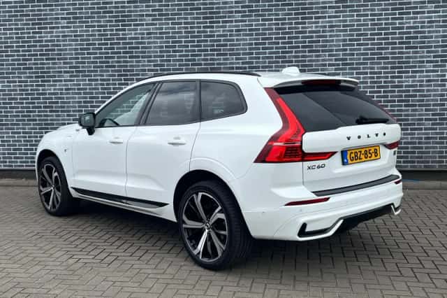 Volvo XC60 (2023) thumbnail 4