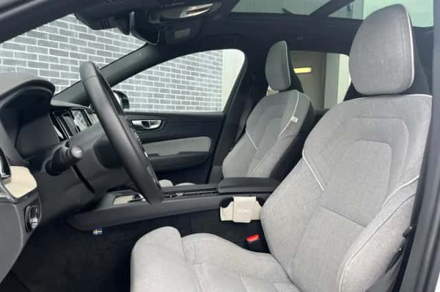 Volvo XC60 (2023) thumbnail 6