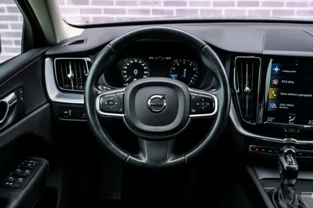 Volvo XC60 (2020) thumbnail 5