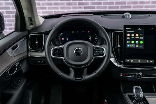 Volvo XC90 (2025) thumbnail 3