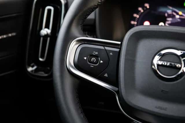 Volvo EX40 (2025) thumbnail 33