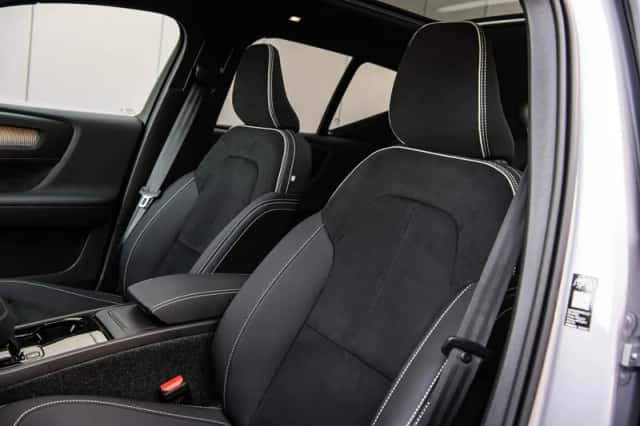 Volvo EX40 (2025) thumbnail 40