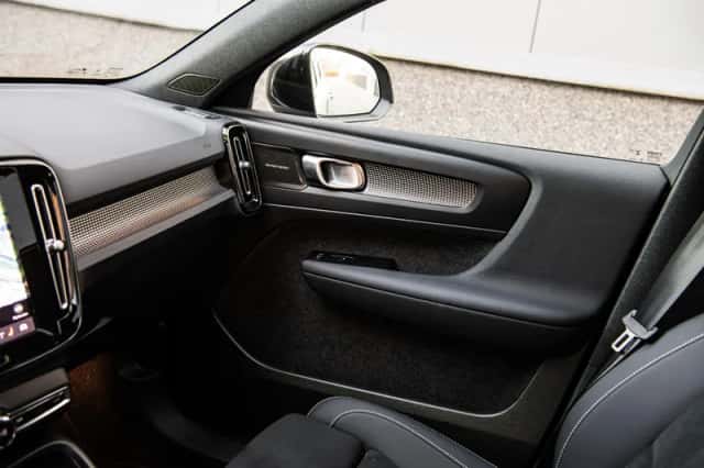 Volvo EX40 (2025) thumbnail 42
