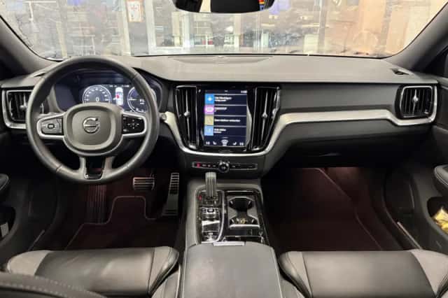 Volvo V60 (2022) thumbnail 4