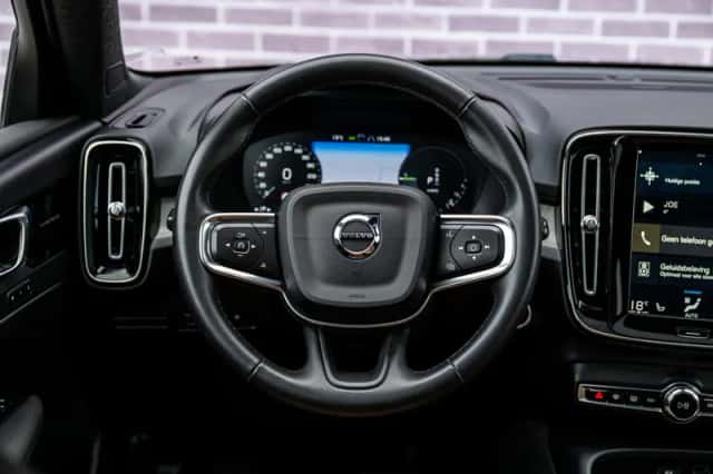 Volvo XC40 (2022) thumbnail 3
