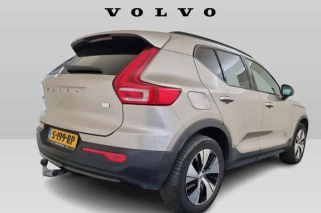 Volvo XC40 (2023) thumbnail 2