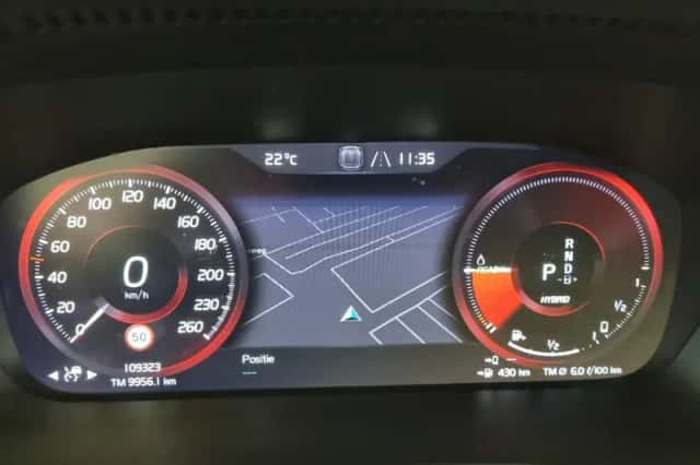 Volvo XC40 (2023) thumbnail 3