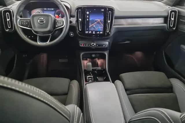 Volvo XC40 (2023) thumbnail 4