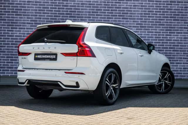 Volvo XC60 (2022) thumbnail 2