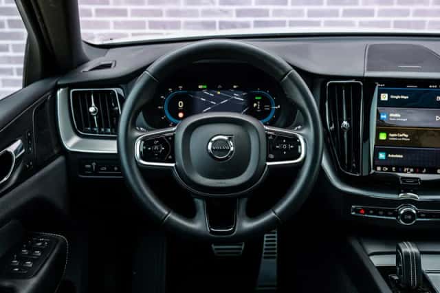 Volvo XC60 (2022) thumbnail 3