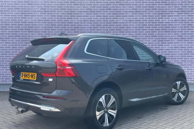 Volvo XC60 (2023) thumbnail 3
