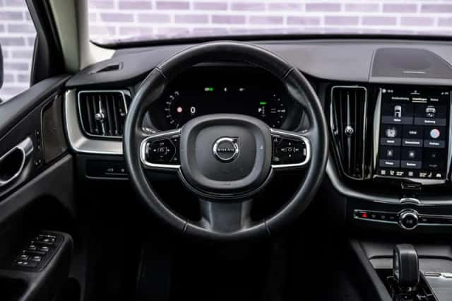 Volvo XC60 (2023) thumbnail 4