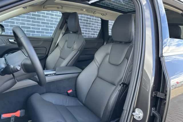 Volvo XC60 (2023) thumbnail 5