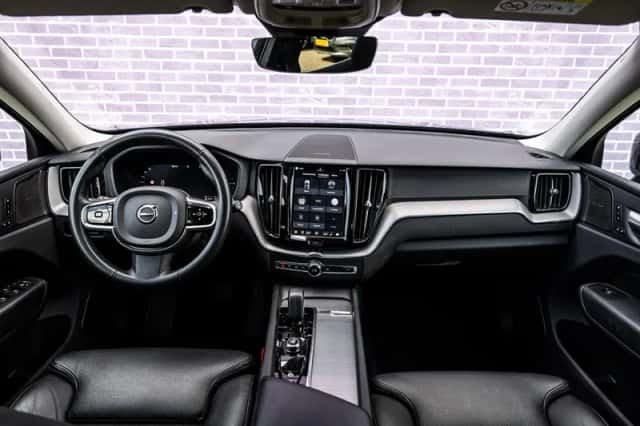 Volvo XC60 (2023) thumbnail 6