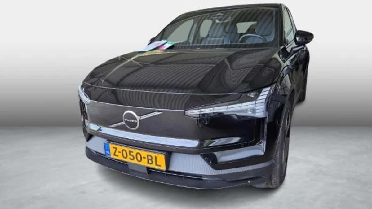 Volvo EX30 (2024) — foto 1
