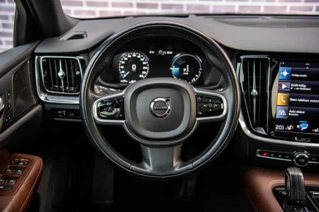 Volvo V60 (2021) thumbnail 5