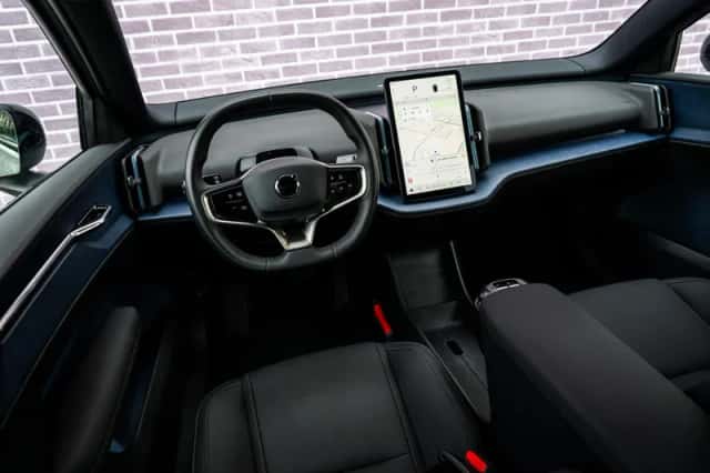 Volvo EX30 (2024) thumbnail 12