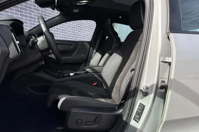 Volvo C40 (2022) thumbnail 4