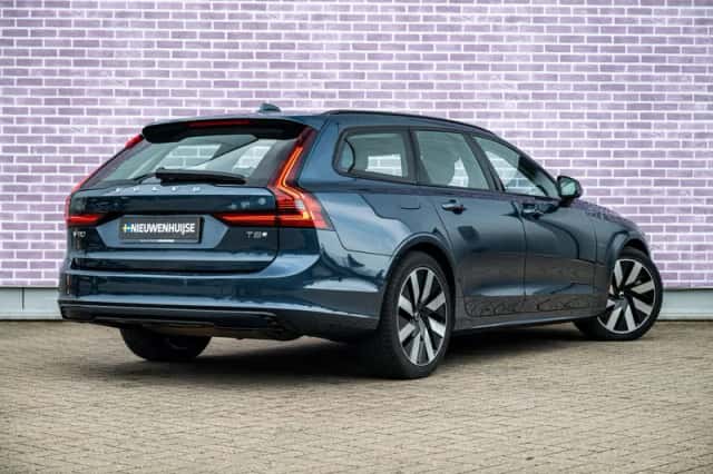 Volvo V90 (2025) thumbnail 2