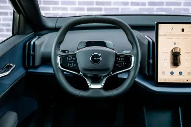 Volvo EX30 (2026) thumbnail 3