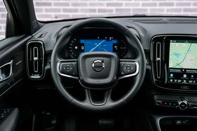 Volvo EX40 (2026) thumbnail 3