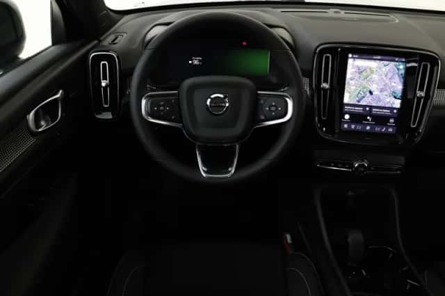 Volvo EX40 (2025)