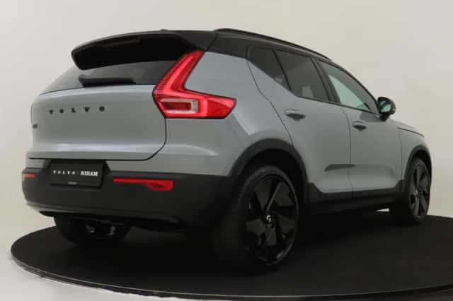 Volvo EX40 (2025) thumbnail 2