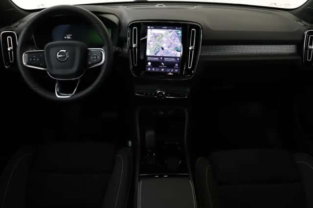 Volvo EX40 (2025) thumbnail 3