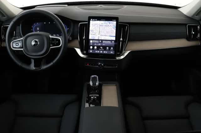 Volvo XC90 (2025) thumbnail 3