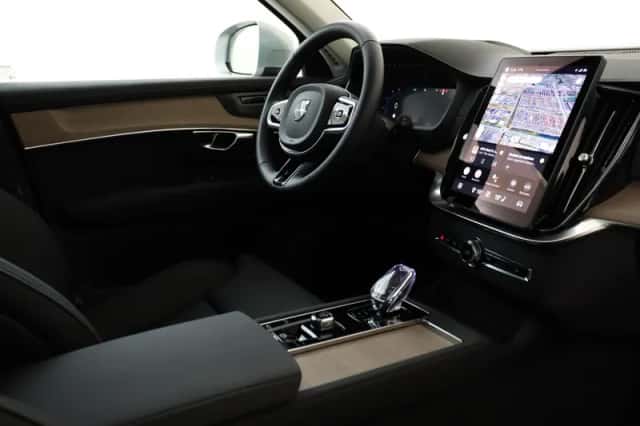 Volvo XC90 (2025) thumbnail 5