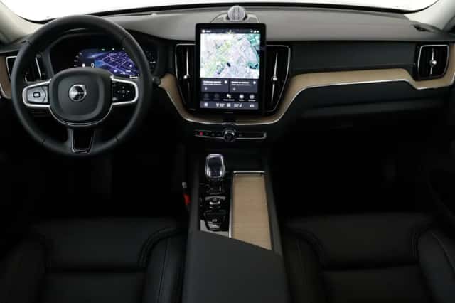Volvo XC60 (2025) thumbnail 3