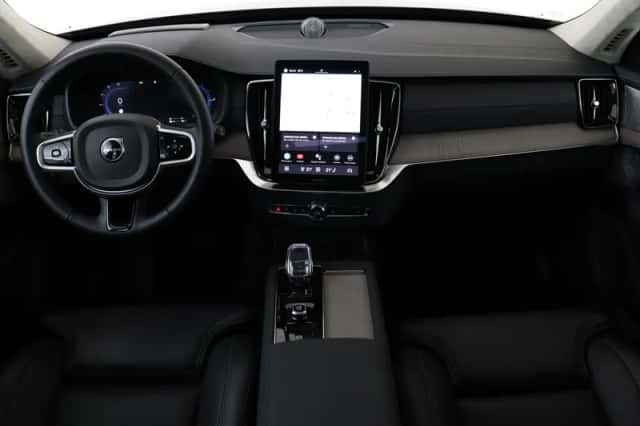 Volvo XC90 (2025) thumbnail 3