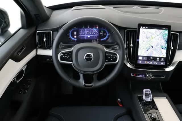 Volvo XC90 (2025) thumbnail 3