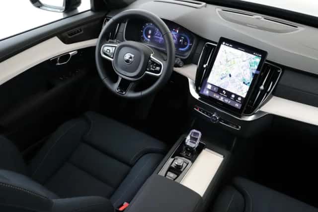 Volvo XC90 (2025) thumbnail 5