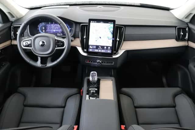 Volvo XC90 (2025) thumbnail 3