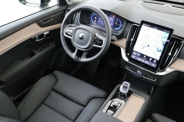 Volvo XC90 (2025) thumbnail 5
