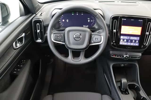 Volvo EX40 (2026)