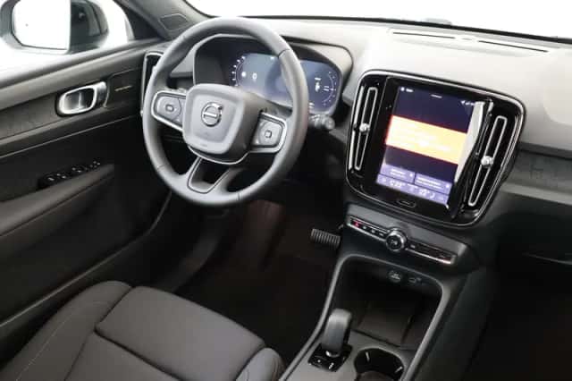 Volvo EX40 (2026) thumbnail 3