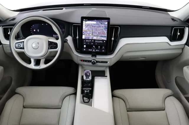 Volvo XC60 (2025) thumbnail 3