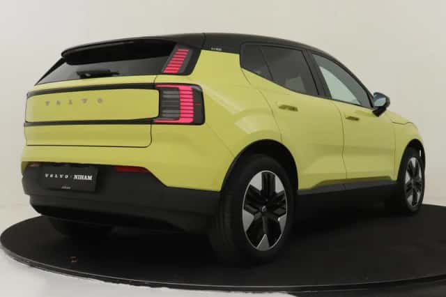 Volvo EX30 (2024) thumbnail 2