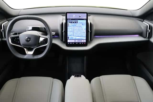 Volvo EX30 (2024) thumbnail 3