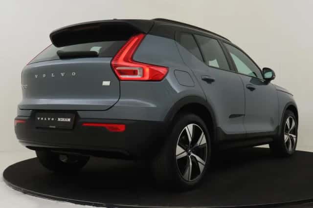 Volvo XC40 (2022) thumbnail 2