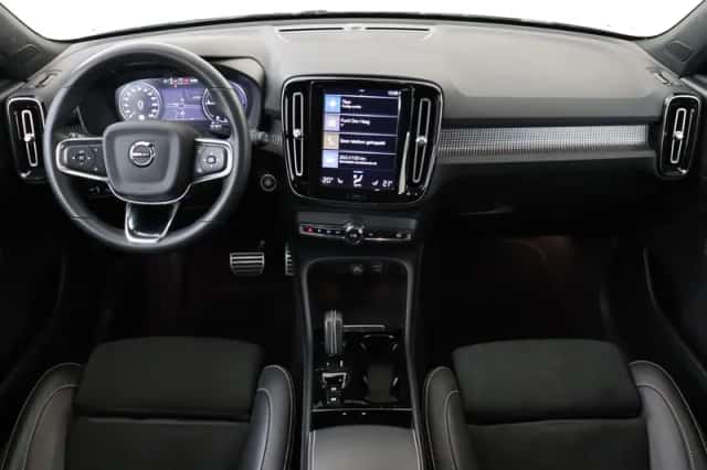 Volvo XC40 (2022) thumbnail 3