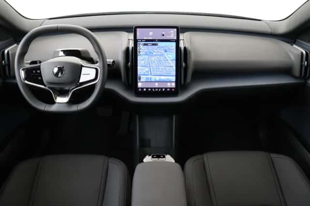 Volvo EX30 (2024) thumbnail 3
