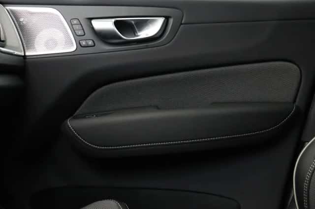 Volvo XC60 (2025) thumbnail 3