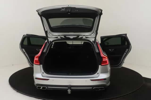Volvo V60 (2021) thumbnail 1