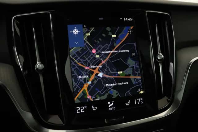 Volvo V60 (2021) thumbnail 2